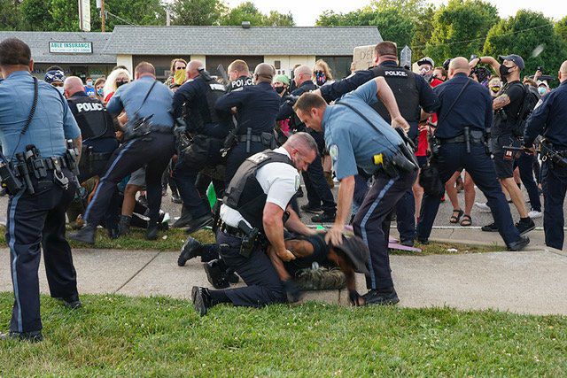 Protester shoots himself in the foot at Florissant protest